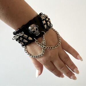 Skull and chain faux leather bracelet, adjustable